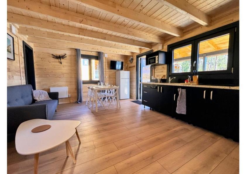 Parc Residentiel De Loisir : Le Loup Blanc Du Riou Hotel Barcelonnette Exterior foto