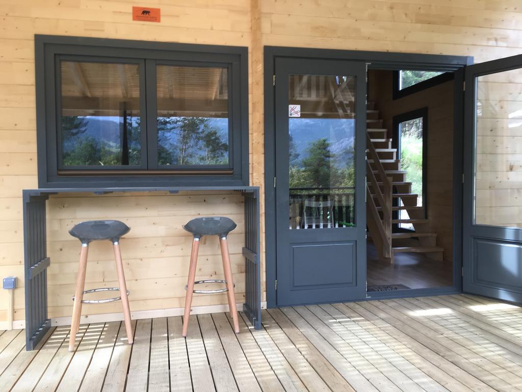 Parc Residentiel De Loisir : Le Loup Blanc Du Riou Hotel Barcelonnette Exterior foto