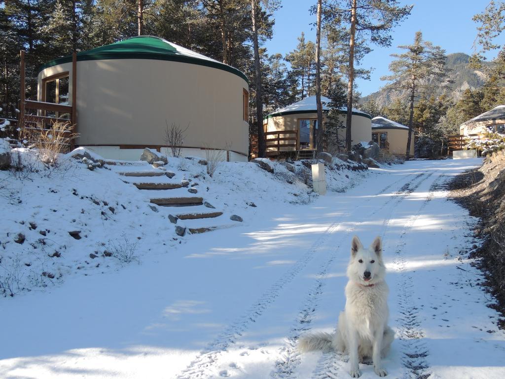 Parc Residentiel De Loisir : Le Loup Blanc Du Riou Hotel Barcelonnette Exterior foto
